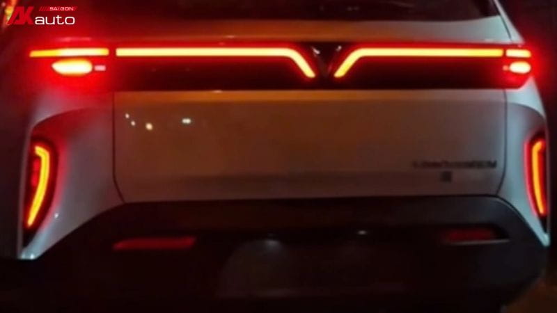 Led cản sau thiết kế chuẩn form theo xe VinFast Limo Green, lắp gọn chuẩn zin
