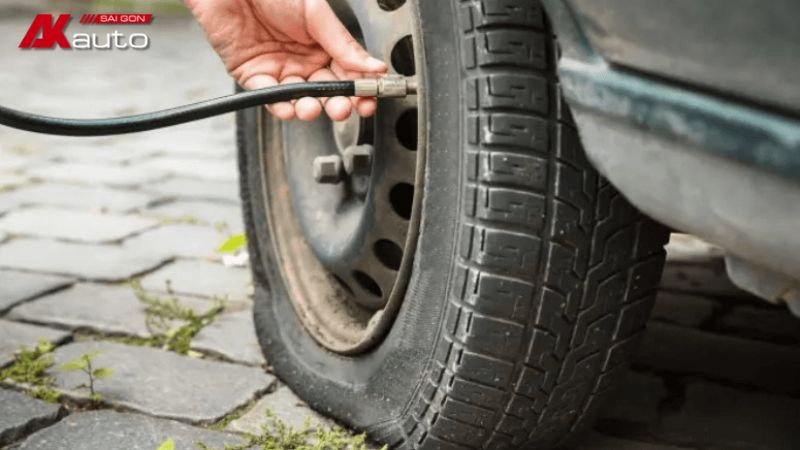 Những điều cần lưu ý khi gặp tình trạng lốp xe non hơi