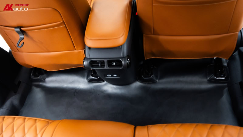 Thảm lót sàn Limo Green giúp bảo vệ sàn xe khỏi bụi bẩn, trầy xước