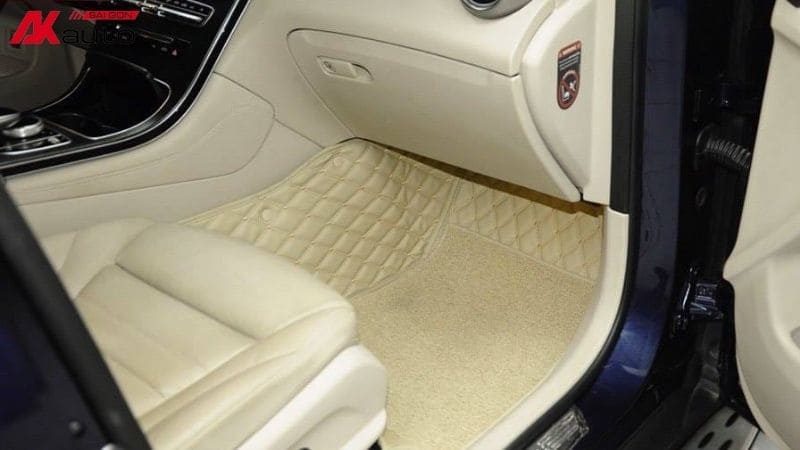 Mẫu thảm màu kem tăng tính thẩm mỹ cho Mercedes GLC
