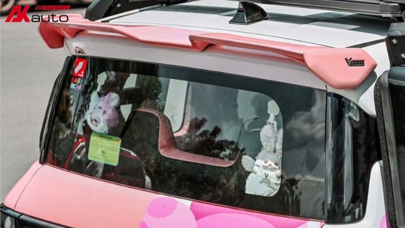 Độ đuôi gió thể thao cho Vinfast VF3 màu hồng