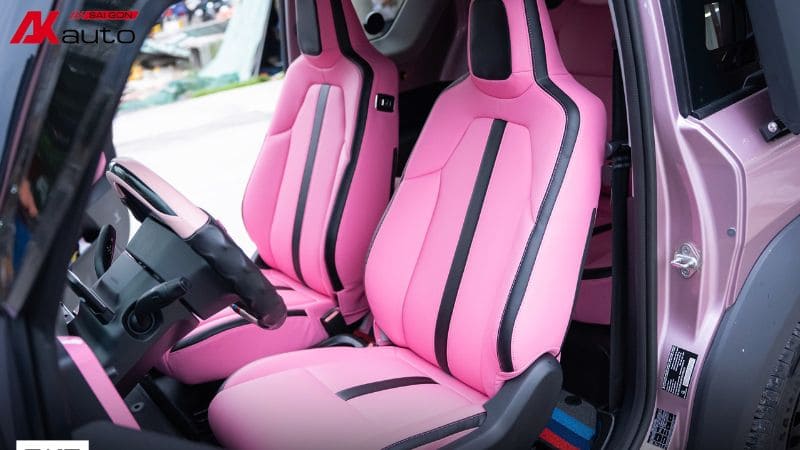 Tông màu hồng nổi bật thể hiện cá tính riêng của chủ xe