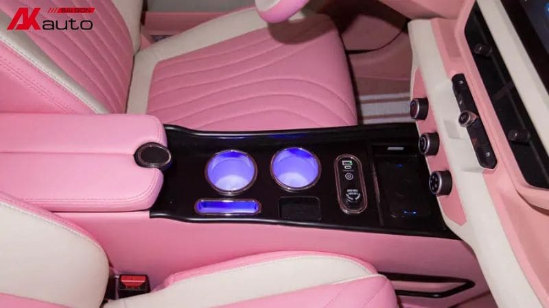 Mẫu bệ tỳ tay tăng tính thẩm mỹ cho khoang nội thất VF3 hồng