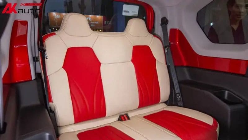 Vinfast VF3 đỏ thay đổi diện mạo với mẫu ghế da phối màu kem đỏ