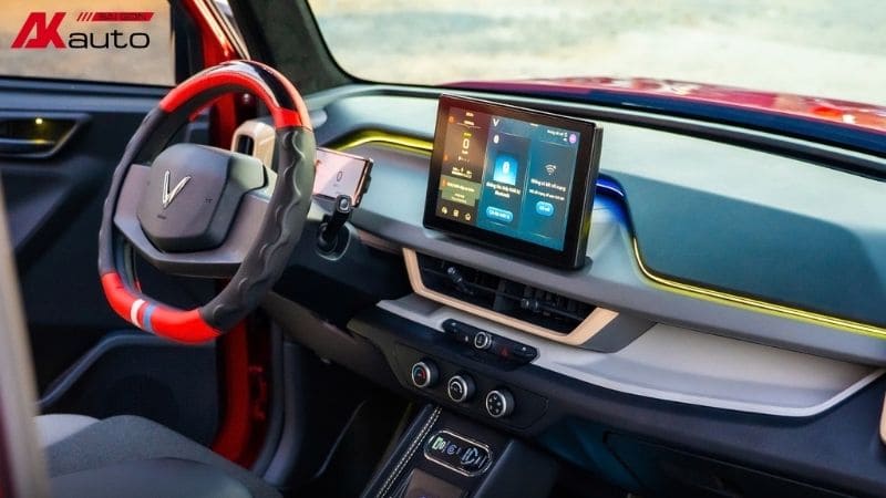 Không gian VF3 đỏ thêm phần nổi bật với led nội thất nhiều màu