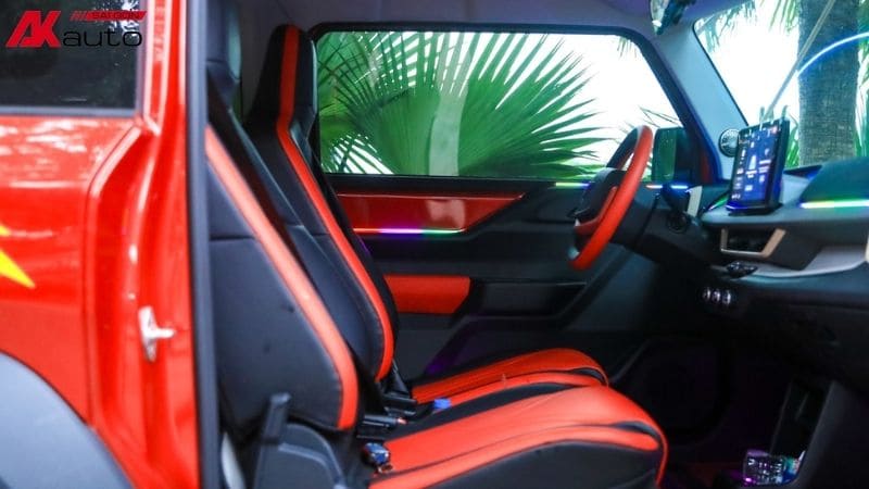 Led nội thất cho VF3 đỏ thêm không gian huyền ảo