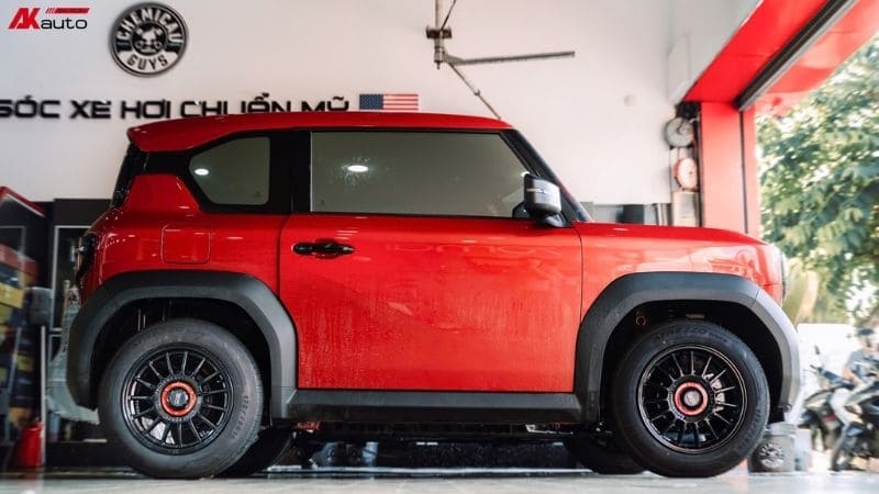 Nâng cấp mâm xe mang lại diện mạo cá tính cho VF3 đỏ