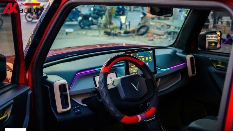 Lên led nội thất thêm phần sang trọng cho VF3 màu đỏ