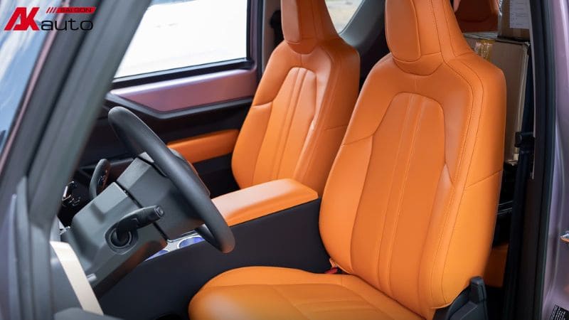 Vinfast VF3 tím bọc ghế da màu cam nổi bật