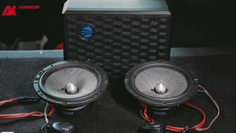 VF3 trắng nâng cấp dàn âm thanh 