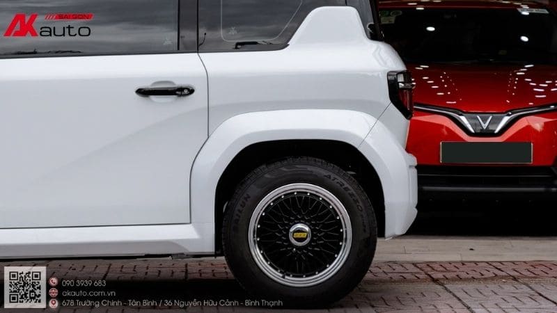 Cận cảnh chi tiết bộ mâm cho bánh sau VF3 trắng