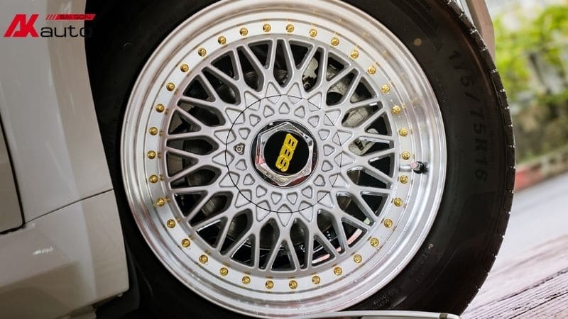 Mâm thể thao nổi bật cho Vinfast VF3 trắng