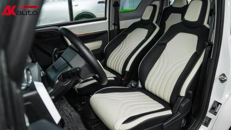 Nội thất kem phối đen lựa chọn được nhiều chủ xe VF3 yêu thích