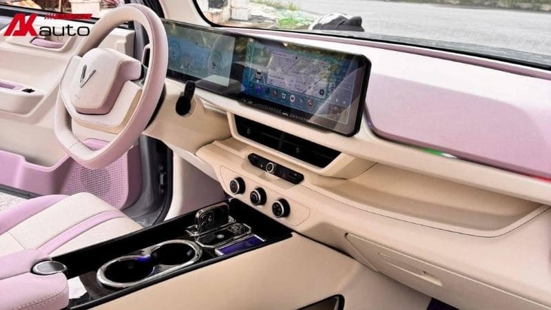 Nội thất phối tím kem cho các chủ xe VF3 trắng