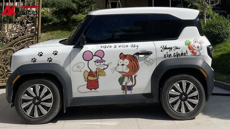 Mẫu tem dán hoạt hình cho xe VF3 trắng