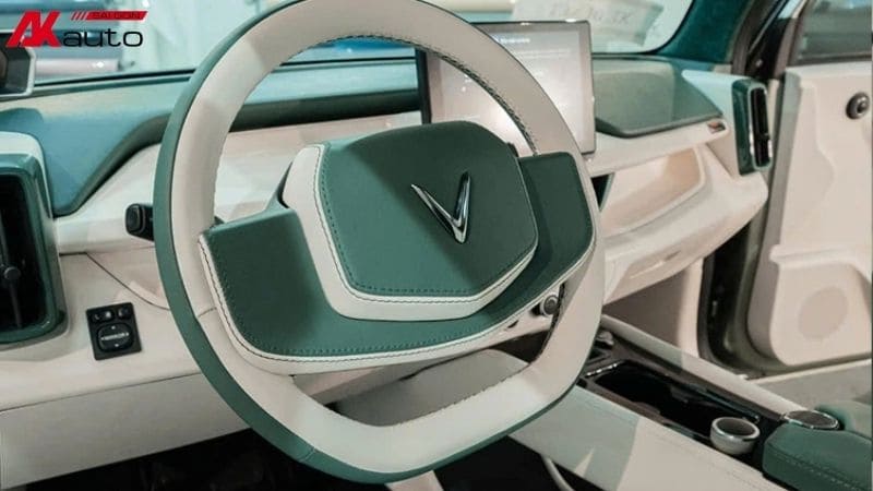 Vinfast VF3 xanh rêu thêm phần nổi bật khi bọc da cho vô lăng