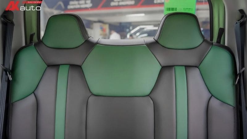 Cận cảnh bộ ghế da phối màu xanh đen cho VF3 