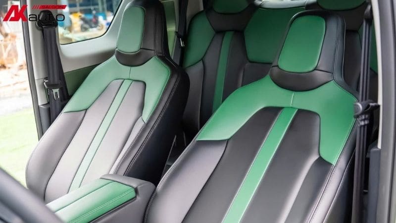 Bọc lại ghế da phối màu xanh đen nổi bật cho không gian