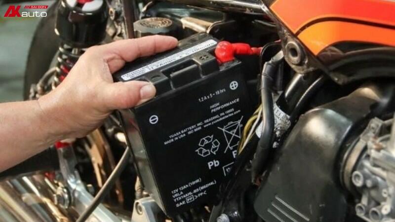 Nhận biết sớm bình ắc quy yếu điện để kịp thời kích bình