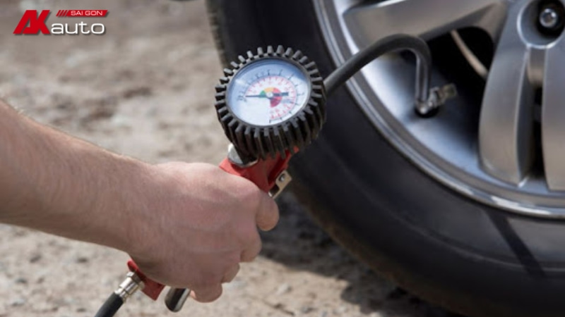 Chọn bơm lốp ô tô loại nào tốt nhất bằng tiêu chí áp suất