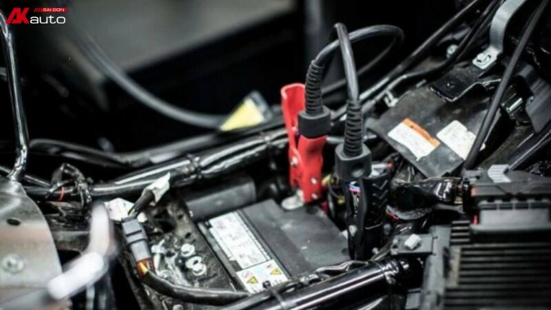 Cần gắn đúng cực âm và cực dương khi thực hiện kích bình xe máy