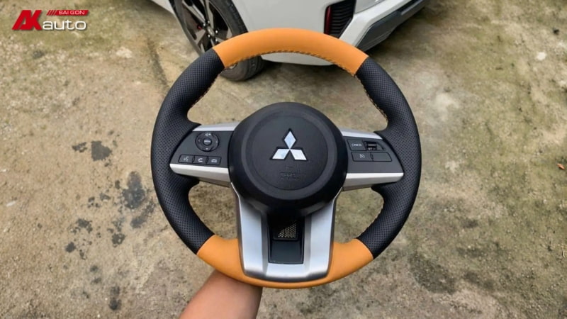 Khâu vô lăng Mitsubishi Destinator giúp vô lăng zin hết bong tróc, bạc màu
