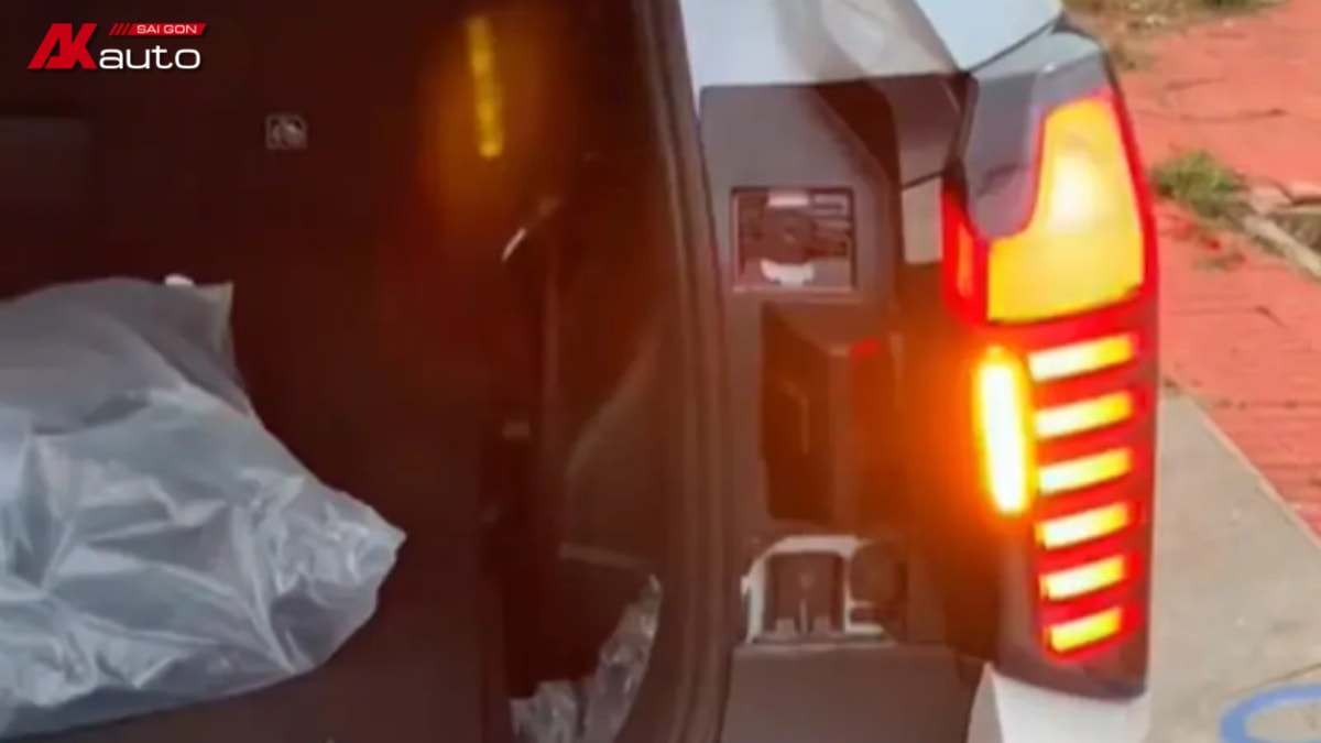 Mạch chuyển xi nhan Mitsubishi Destinator giúp nhận diện xe rõ hơn