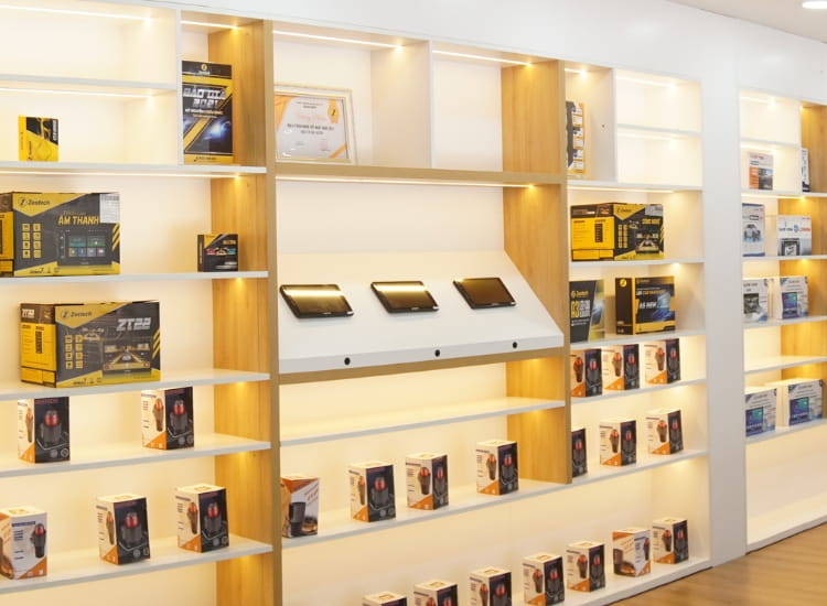 Showroom tiện nghi và đầy đủ các sản phẩm cho khách hàng tham khảo