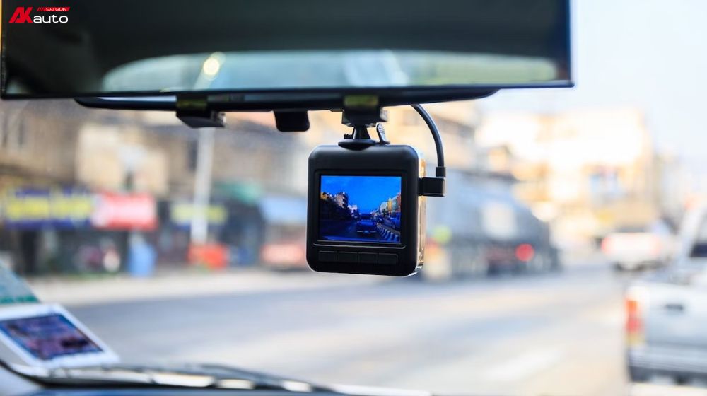 Quý chủ xe cần cân nhắc cẩn thận trước khi mua phụ kiện camera hành trình ô tô